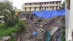 09_10_2022-wall_collapsed_in_almora_23128581_m.jpg