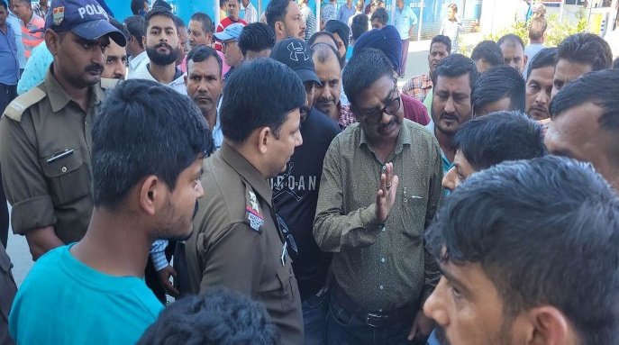 airport-CRPF-jwan-attack-on-taxy-chalak.jpg