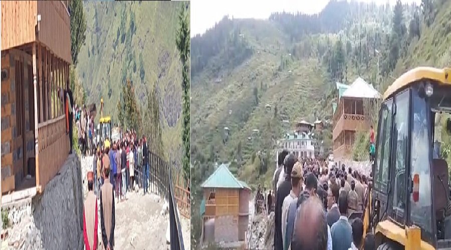 hakam-ke-rserot-pahunche-JCB.jpg