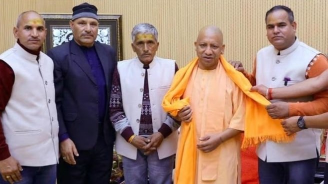cm-yogi-came-to-rawanyi-masalganv-village.jpg