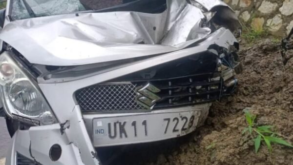 car-par-gira-paththr-e1688625288919.jpg