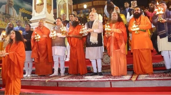 amit-shah-ganga-arti-e1702147329215.jpg